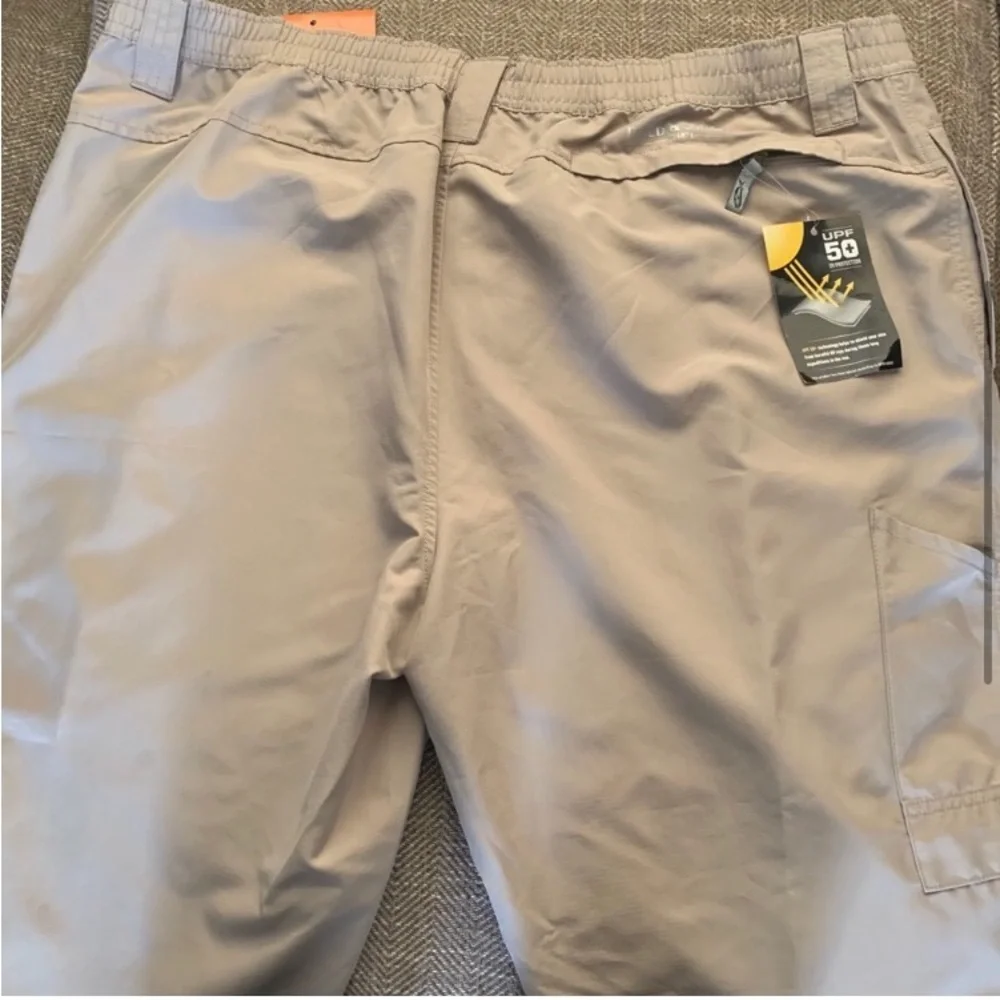 New with Tags Field and Stream Cargo Pants Size 2XL.